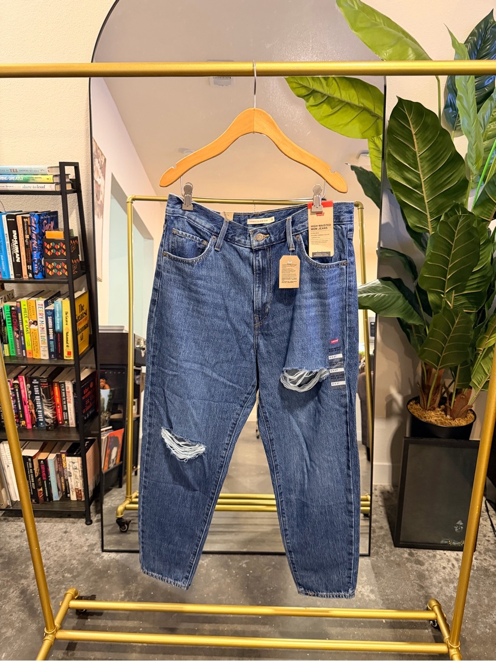 Levi's High-Waisted Mom Jeans - Size 31 x 27